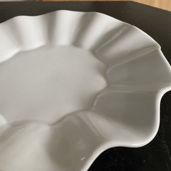 Vintage Ruffled Plate made in Portugal White heavy mark on bottom - Picture 4 of 6